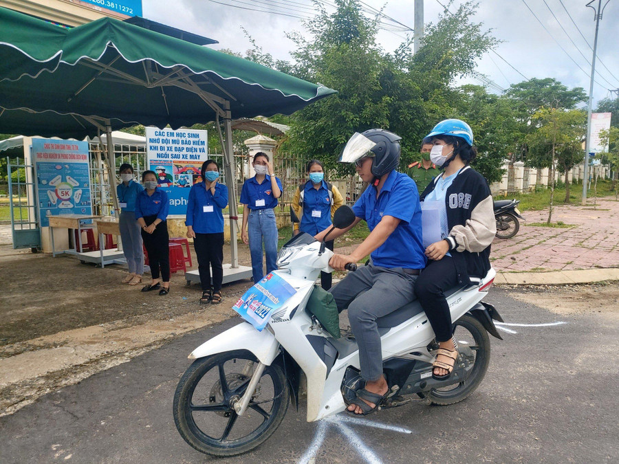 Những chuyến xe ôm miễn phí dành cho thí sinh dự thi tốt nghiệp THPT 2022. Những chuyến xe ôm miễn phí dành cho thí sinh dự thi tốt nghiệp THPT 2022.