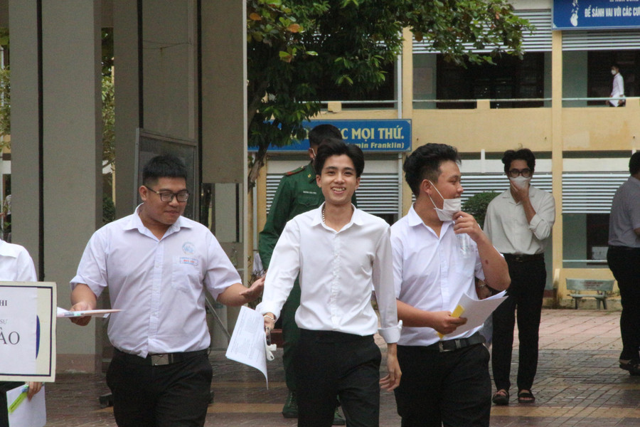 Thí sinh Kon Tum tự tin sau khi kết thúc môn thi Ngữ văn. Thí sinh Kon Tum tự tin sau khi kết thúc môn thi Ngữ văn.