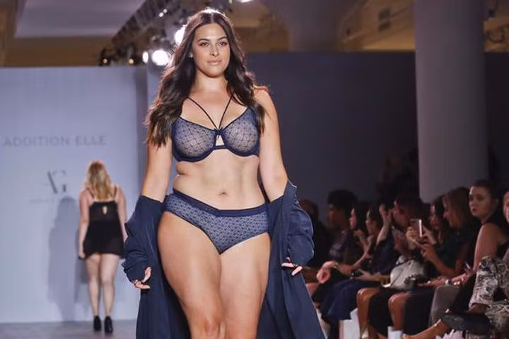 Đã đến thời của những nàng mẫu béo?