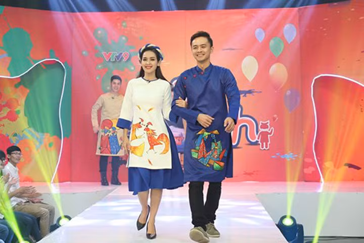 Tú Vi - Văn Anh tay trong tay hạnh phúc khi tham gia chương trình