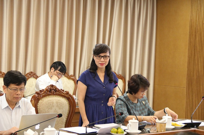 Bà Nguyễn Thị Kim Phụng - Vụ trưởng Vụ GD ĐH phát biểu tại buổi Tọa đàm