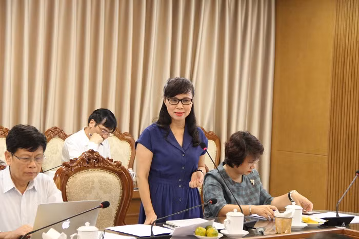 Bà Nguyễn Thị Kim Phụng - Vụ trưởng Vụ GD ĐH phát biểu tại buổi Tọa đàm