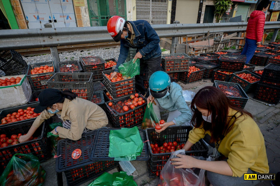 Thậm chí, người đứng ra tiêu thụ nông sản cho bà con còn để khách hàng trả tuỳ tâm.