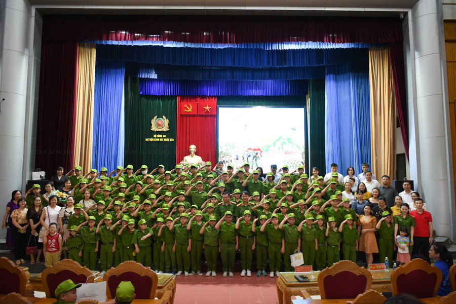 Đồng thời, chương trình cũng góp phần xây dựng hình ảnh đẹp của lực lượng Công an nhân dân trong lòng các em thiếu nhi - chủ nhân tương lai của đất nước.