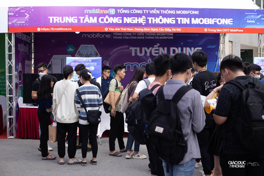Chương trình Ngày hội tuyển dụng và cơ hội việc làm PTIT 2022, với sự có mặt tham gia của 13 doanh nghiệp gồm ZTE, Sun, Rocket Game Studio, Amela Việt Nam, Giao hàng tiết kiệm, Co-Well châu Á, AHT Tech, Trung tâm CNTT MobiFone, Toshiba, HCLTech Vietnam, VCCorp, Samsung R&D, Tiên Phong Bank. Chương trình Ngày hội tuyển dụng và cơ hội việc làm PTIT 2022, với sự có mặt tham gia của 13 doanh nghiệp gồm ZTE, Sun, Rocket Game Studio, Amela Việt Nam, Giao hàng tiết kiệm, Co-Well châu Á, AHT Tech, Trung tâm CNTT MobiFone, Toshiba, HCLTech Vietnam, VCCorp, Samsung R&D, Tiên Phong Bank.