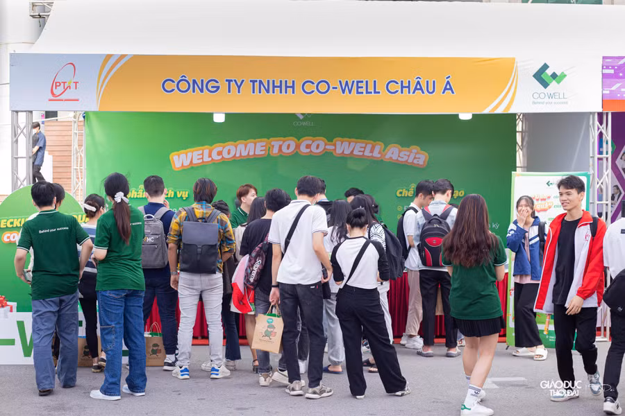 Chương trình Ngày hội tuyển dụng và cơ hội việc làm PTIT 2022, với sự có mặt tham gia của 13 doanh nghiệp gồm ZTE, Sun, Rocket Game Studio, Amela Việt Nam, Giao hàng tiết kiệm, Co-Well châu Á, AHT Tech, Trung tâm CNTT MobiFone, Toshiba, HCLTech Vietnam, VCCorp, Samsung R&D, Tiên Phong Bank. Chương trình Ngày hội tuyển dụng và cơ hội việc làm PTIT 2022, với sự có mặt tham gia của 13 doanh nghiệp gồm ZTE, Sun, Rocket Game Studio, Amela Việt Nam, Giao hàng tiết kiệm, Co-Well châu Á, AHT Tech, Trung tâm CNTT MobiFone, Toshiba, HCLTech Vietnam, VCCorp, Samsung R&D, Tiên Phong Bank.