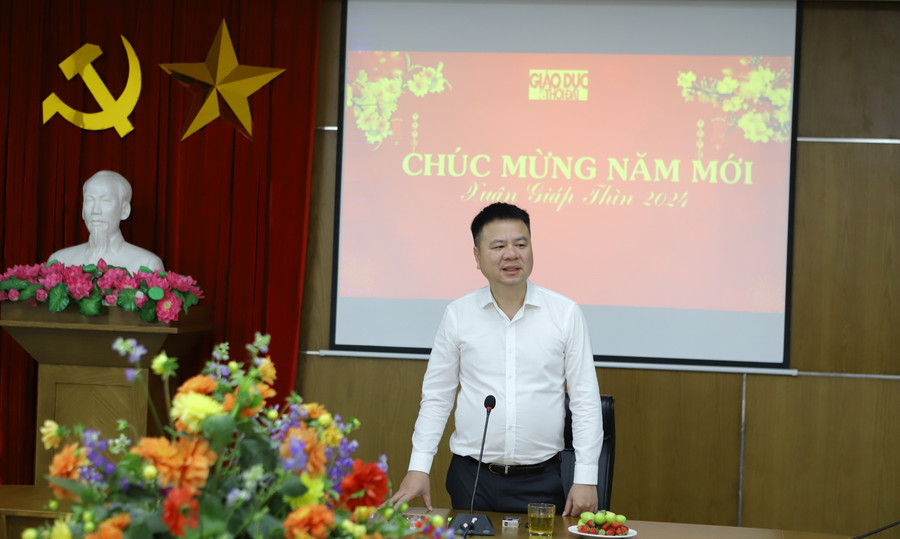 Tổng biên tập Triệu Ngọc Lâm phát biểu tại buổi gặp mặt.