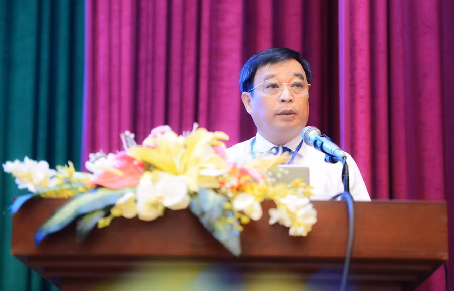 Ông Nguyễn Thuận, Trưởng phòng GD&amp;ĐT Thành phố Huế phát biểu tại Hội thảo.