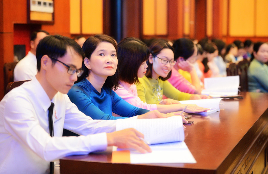 Đông đảo nhà giáo của TP Huế tham dự Hội thảo.