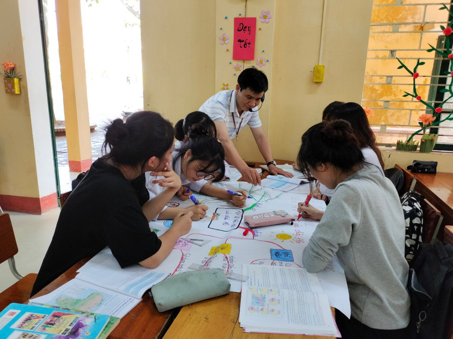 Các tổ chuyên môn phân tích cấu trúc đề thi minh họa để bám sát ôn tập cho các em.