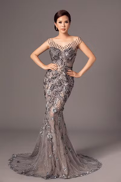 Hoa hau Thu Hoai khoe duong cong goi cam voi vay duoi ca - Anh 3