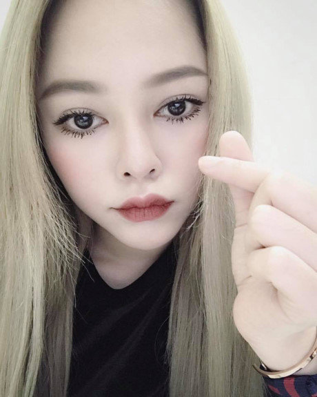 Bạn gái xinh như hotgirl của anh chồng nhu nhược trong Ban gai xinh nhu hotgirl cua anh chong nhu nhuoc trong