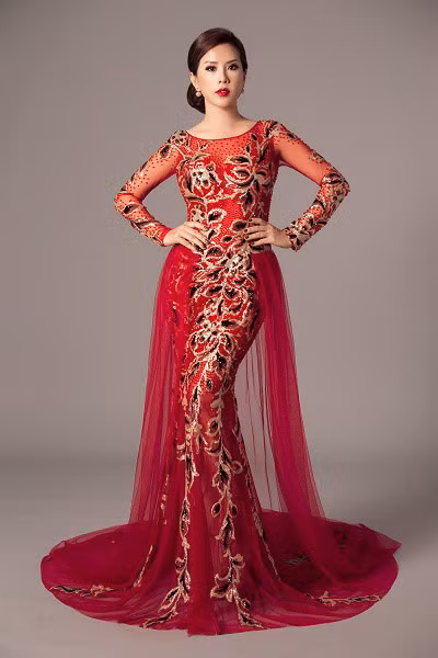 Hoa hau Thu Hoai khoe duong cong goi cam voi vay duoi ca - Anh 4