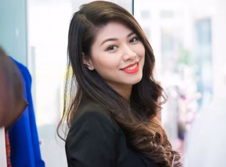 BTV Ngoc Trinh tung roi canh tro treu khi trung ten 