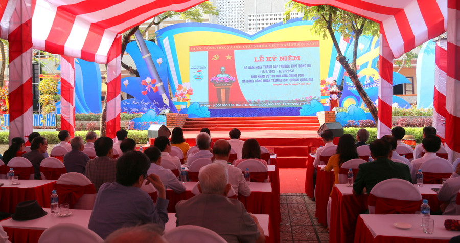 Lễ kỷ niệm 50 năm thành lập trường THPT Đông Hà. Lễ kỷ niệm 50 năm thành lập trường THPT Đông Hà.
