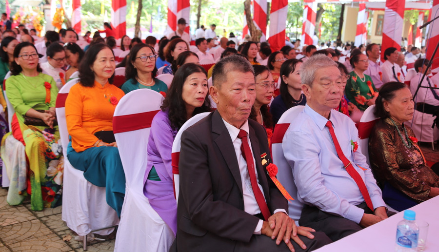 Các thế hệ cựu nhà giáo của Trường THPT Đông Hà. Các thế hệ cựu nhà giáo của Trường THPT Đông Hà.