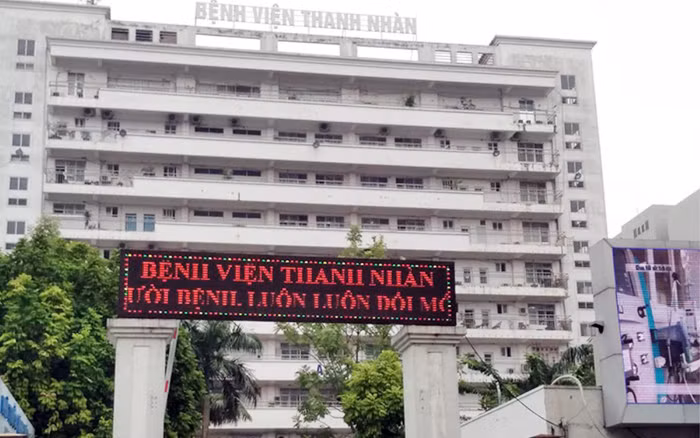 Robot phẫu thuật tại Bệnh viện Thanh Nhàn có giá cao hơn Bệnh viện Bạch Mai.