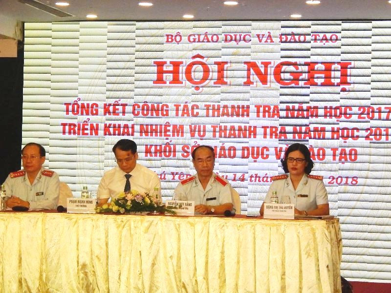 Thứ trưởng Phạm Mạnh Hùng và lãnh đạo Thanh tra Bộ GD&ĐT chủ trì hội nghị