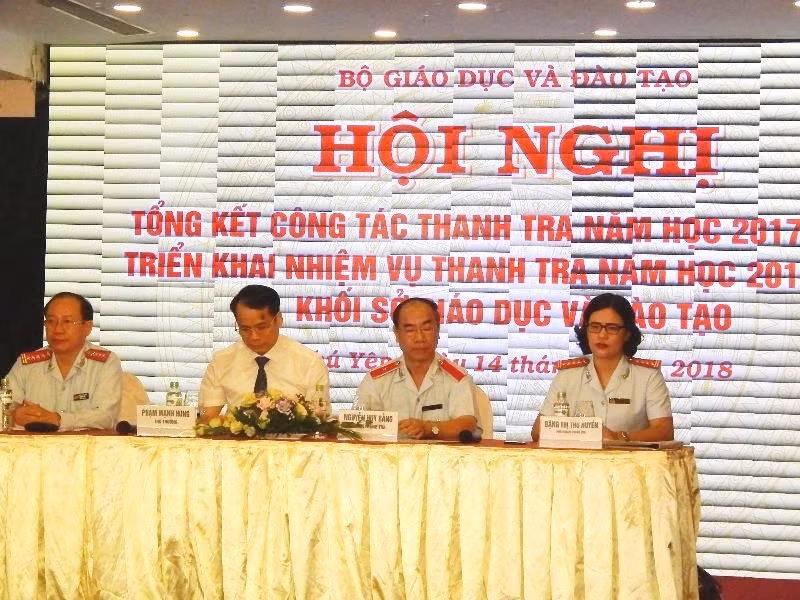 Thứ trưởng Phạm Mạnh Hùng và lãnh đạo Thanh tra Bộ GD&ĐT chủ trì hội nghị