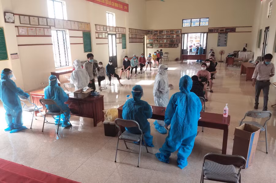 Đội tình nguyện của thầy Thắng đi đến khắp các địa phương để hỗ trợ đội ngũ y tế