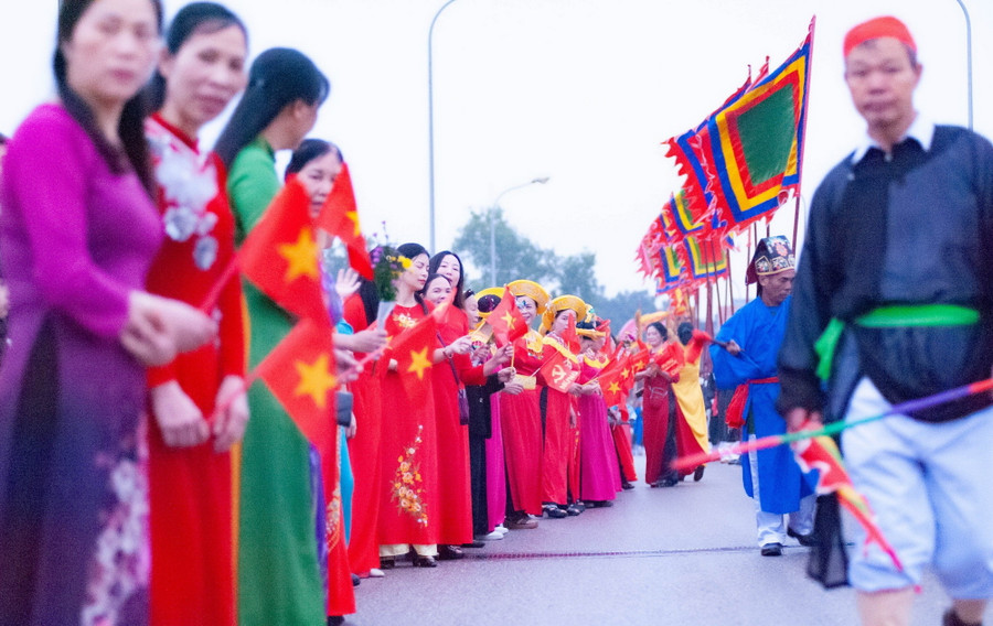 Người dân Kim Thượng nô nức trẩy hội.