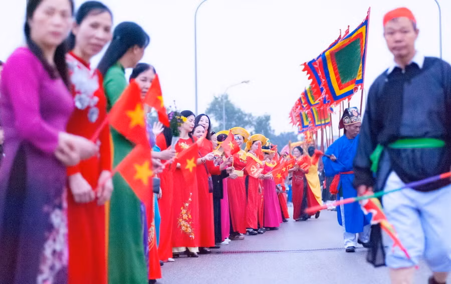 Người dân Kim Thượng nô nức trẩy hội.