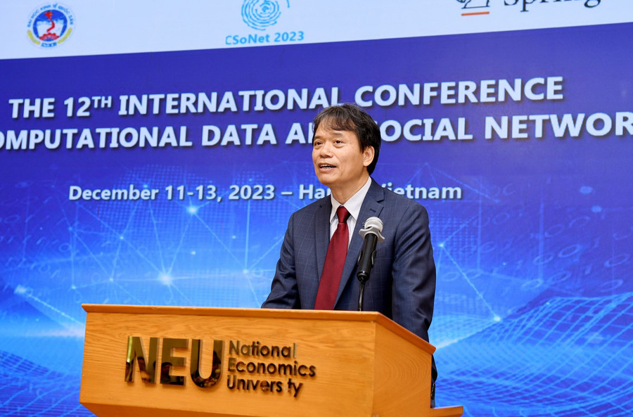 GS.TS Phạm Hồng Chương – Hiệu trưởng Trường ĐH Kinh tế quốc dân phát biểu tại hội thảo. GS.TS Phạm Hồng Chương – Hiệu trưởng Trường ĐH Kinh tế quốc dân phát biểu tại hội thảo.