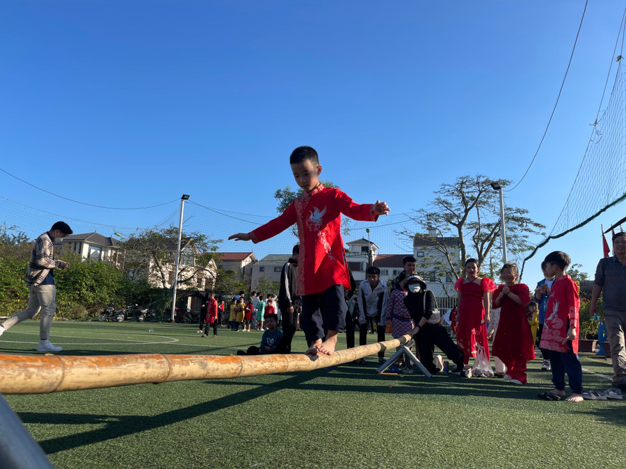 Hoạt động là sân chơi trải nghiệm hấp dẫn cho học sinh, và gìn giữ những nét đẹp văn hóa truyền thống của Tết Việt. Hoạt động là sân chơi trải nghiệm hấp dẫn cho học sinh, và gìn giữ những nét đẹp văn hóa truyền thống của Tết Việt.