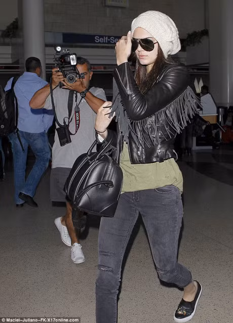 6 kieu ao khoac luon co trong tu do dong cua Kendall Jenner - Anh 10