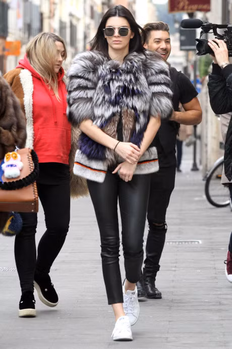 6 kieu ao khoac luon co trong tu do dong cua Kendall Jenner - Anh 5