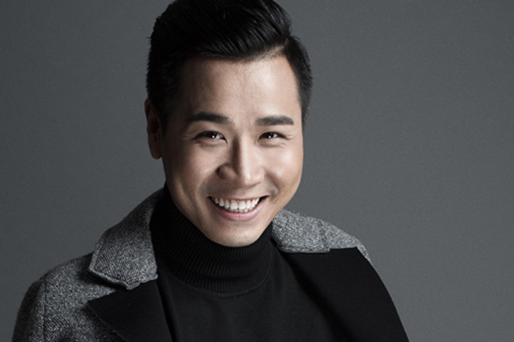 MC Nguyên Khang với phong cách lịch lãm 