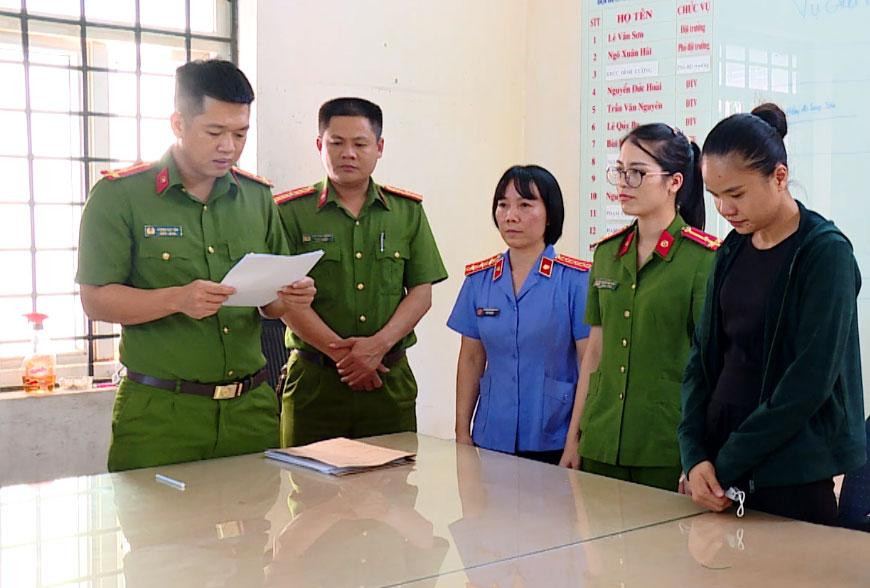 Cơ quan chức năng thi hành các biện pháp tố tụng đối với Mẫn Thị Hoàng Anh.