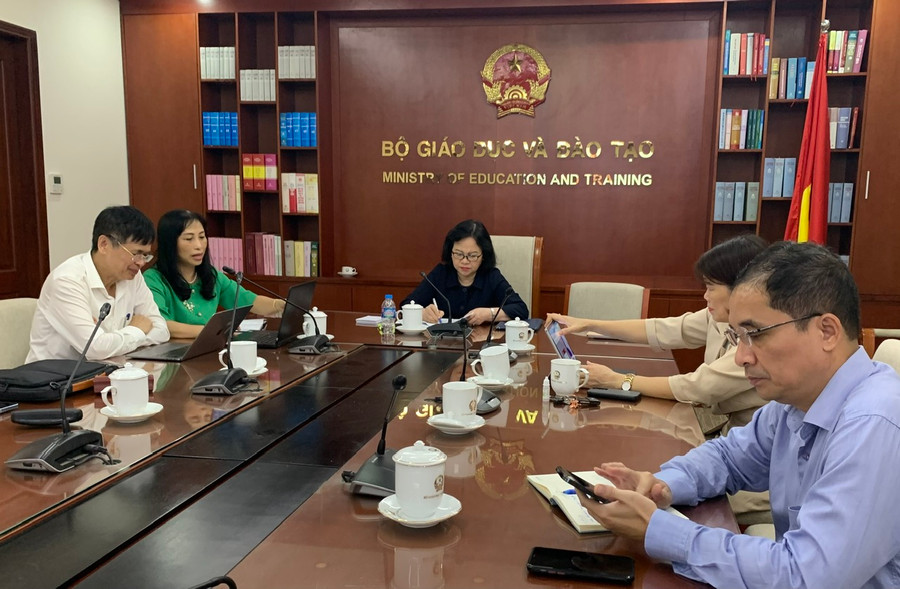 Thứ trưởng Ngô Thị Minh chủ trì tại điểm cầu Bộ GD&ĐT. Thứ trưởng Ngô Thị Minh chủ trì tại điểm cầu Bộ GD&ĐT.