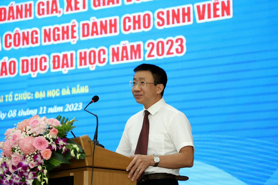 TS Vũ Thanh Bình, Phó Vụ trưởng Vụ KHCN&amp;MT - Bộ GD&amp;ĐT phát biểu tổng kết đánh giá Giải thưởng.