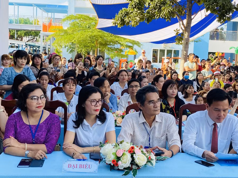 Các đại biểu dự khai mạc Hội thi “Nét vẽ xanh” năm học 2020-2021.