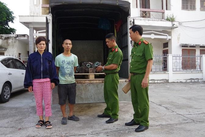 Hai đối tượng có liên quan đến vụ án tại cơ quan chức năng.