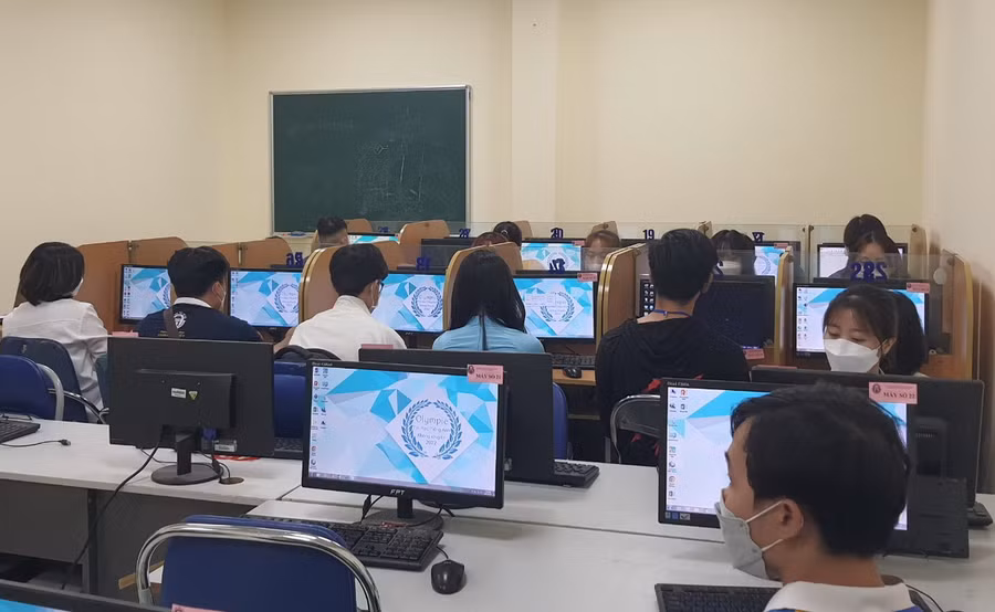 Một phòng thi Tin học