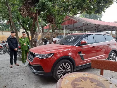 Chiếc xe của "thánh chửi" Dương Minh Tuyền tại cơ quan điều tra