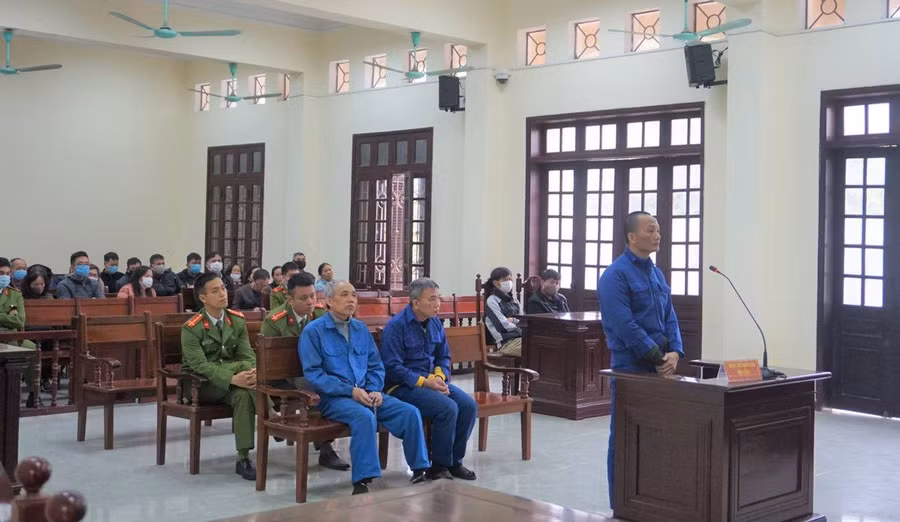 Phiên tòa xét xử các bị cáo có hành vi “phù phép” biến đất nông nghiệp thành đất ở trái phép