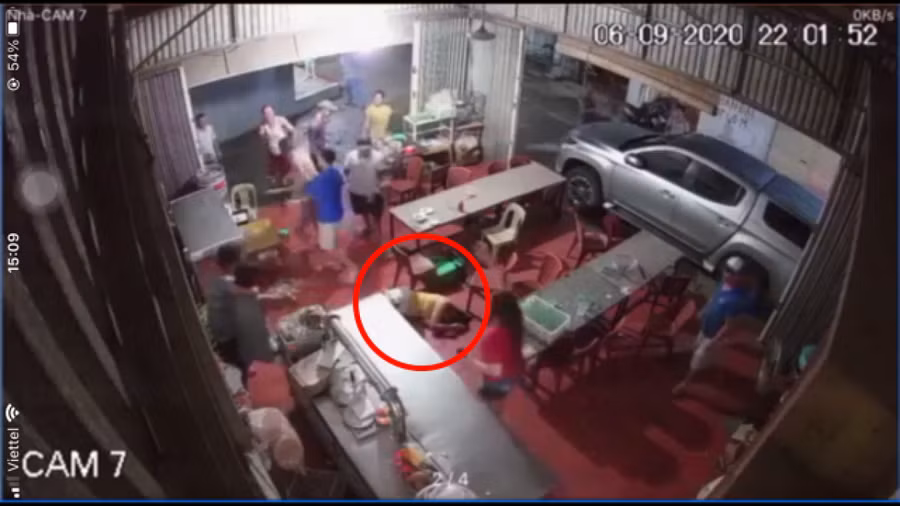 Vợ anh Lập là chị Nguyễn Thị Lương bị nhóm đối tượng hành hung dẫn đến ngất xỉu