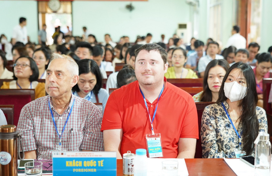 Các chuyên gia tham dự hội thảo. Các chuyên gia tham dự hội thảo.