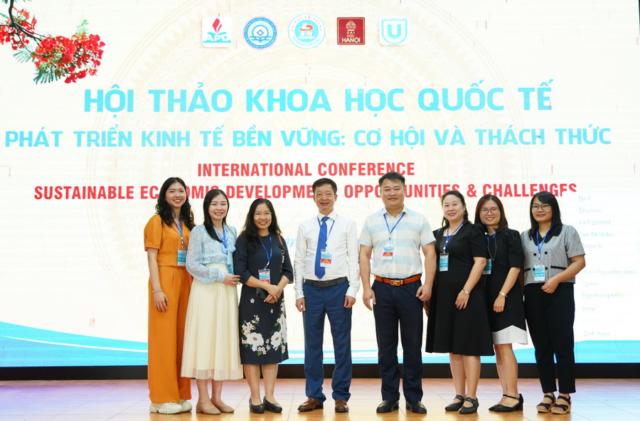 Hội thảo là diễn đàn nghiên cứu học thuật. Hội thảo là diễn đàn nghiên cứu học thuật.