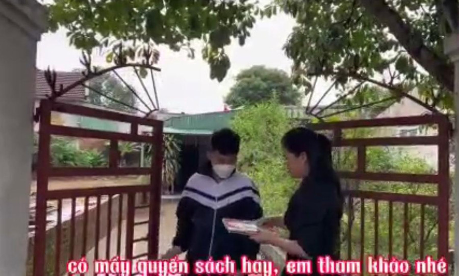 Tác phẩm "Món quà tặng cô", trường THPT Kỳ Anh (Hà Tĩnh). Tác phẩm "Món quà tặng cô", trường THPT Kỳ Anh (Hà Tĩnh).