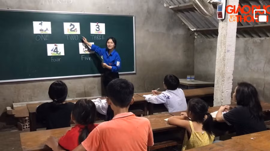 Một cảnh trong tác phẩm Người thầy trên núi của lớp 10A2 trường THPT Vũ Quang - tác phẩm giành Giải Nhất cuộc thi Tri ân thầy cô.