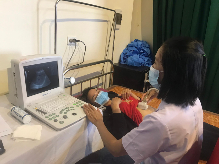 Các y bác sĩ đã tổ chức thăm khám, tư vấn sức khỏe cho bà con nhân dân. Các y bác sĩ đã tổ chức thăm khám, tư vấn sức khỏe cho bà con nhân dân.