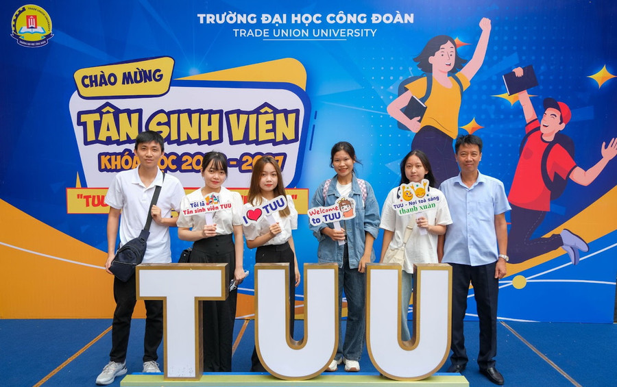 Kỷ niệm ngày đầu nhập trường. Kỷ niệm ngày đầu nhập trường.