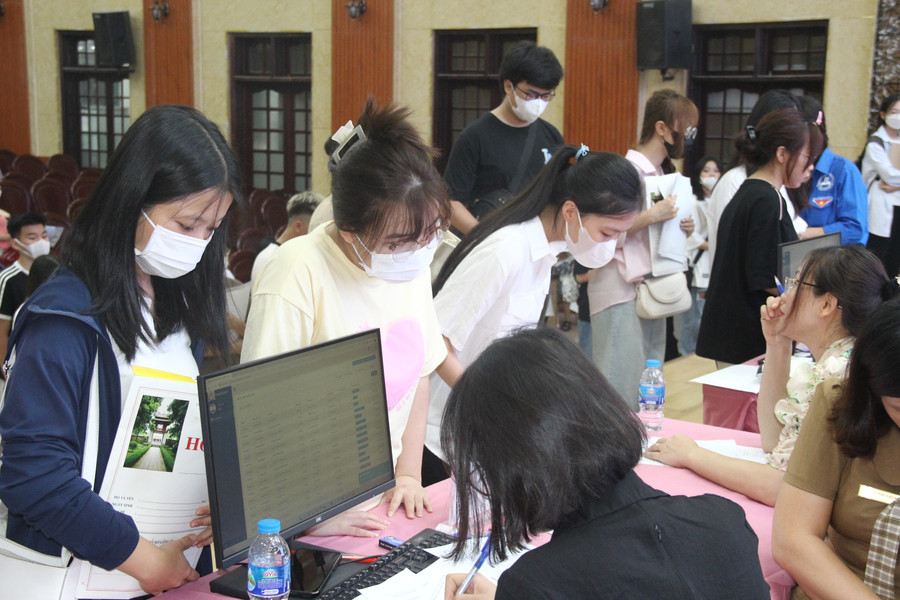 Quy trình làm thủ tục nhập học được nhanh gọn và khoa học. Quy trình làm thủ tục nhập học được nhanh gọn và khoa học.