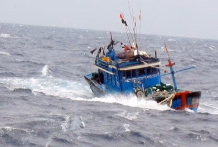 Tàu cá của ngư dân Quảng Trị bị chìm bất thường (Ảnh minh họa).