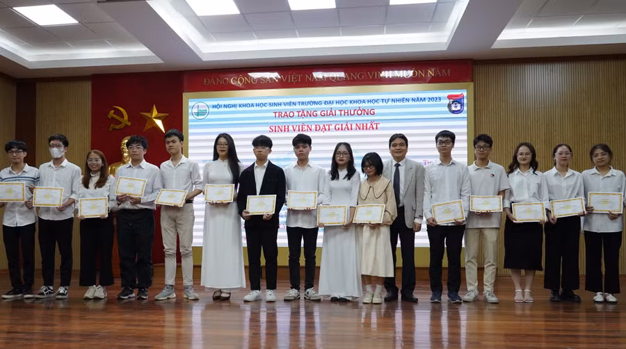 Hội nghị Khoa học sinh viên, đa dạng tính ứng dụng các báo cáo.