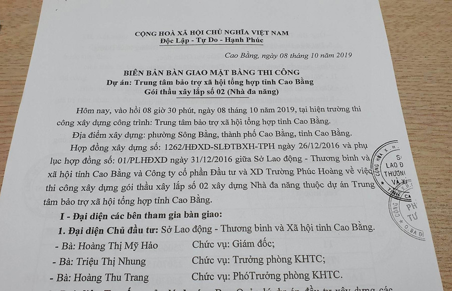 Mặc dù được hợp đồng xây dựng được ký kết từ năm 2016 nhưng mãi đến năm 2019, Sở LĐTB&XH Cao Bằng mới thực hiện bàn giao mặt bằng cho Công ty Công ty Trường Phúc Hoàng để thi công gói thầu số 2 của dự án. Mặc dù được hợp đồng xây dựng được ký kết từ năm 2016 nhưng mãi đến năm 2019, Sở LĐTB&XH Cao Bằng mới thực hiện bàn giao mặt bằng cho Công ty Công ty Trường Phúc Hoàng để thi công gói thầu số 2 của dự án.
